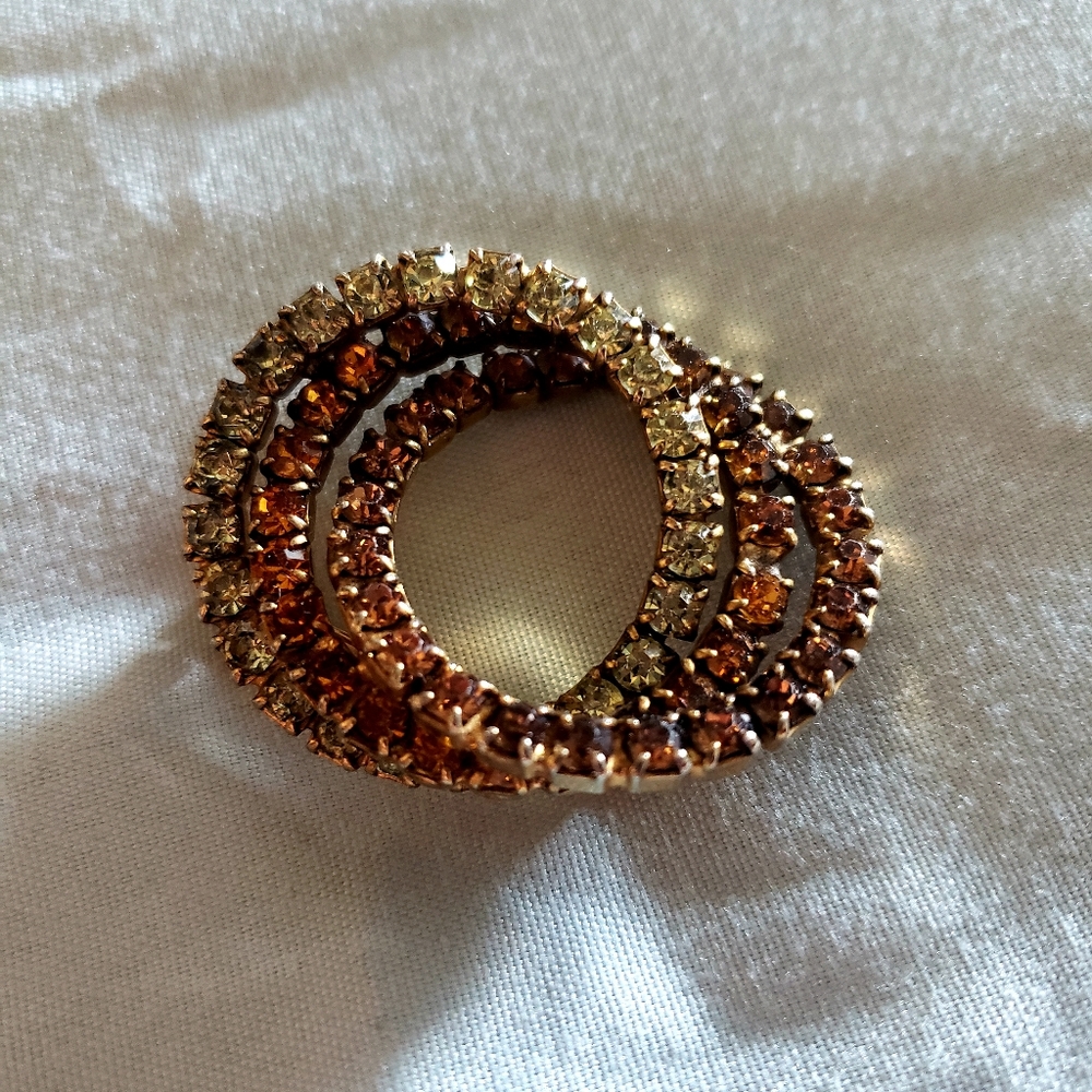 Rhinestone brooch.triple circle